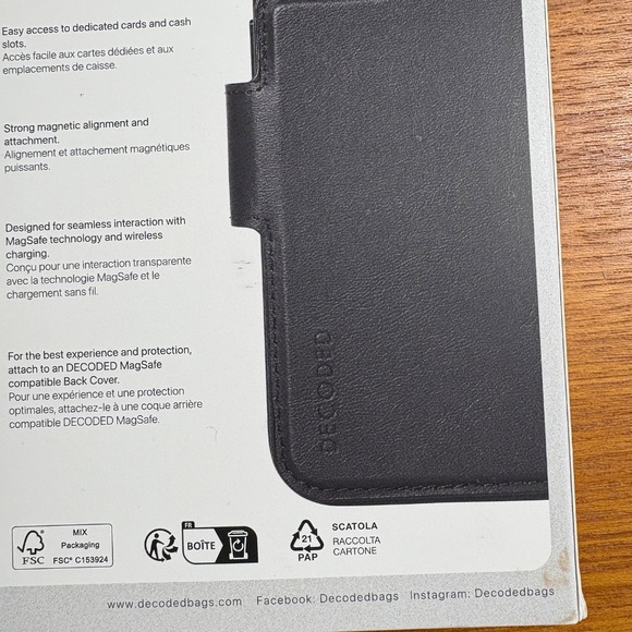 Black DECODED iPhone 15 Detachable Wallet Case - Picture 14 of 14